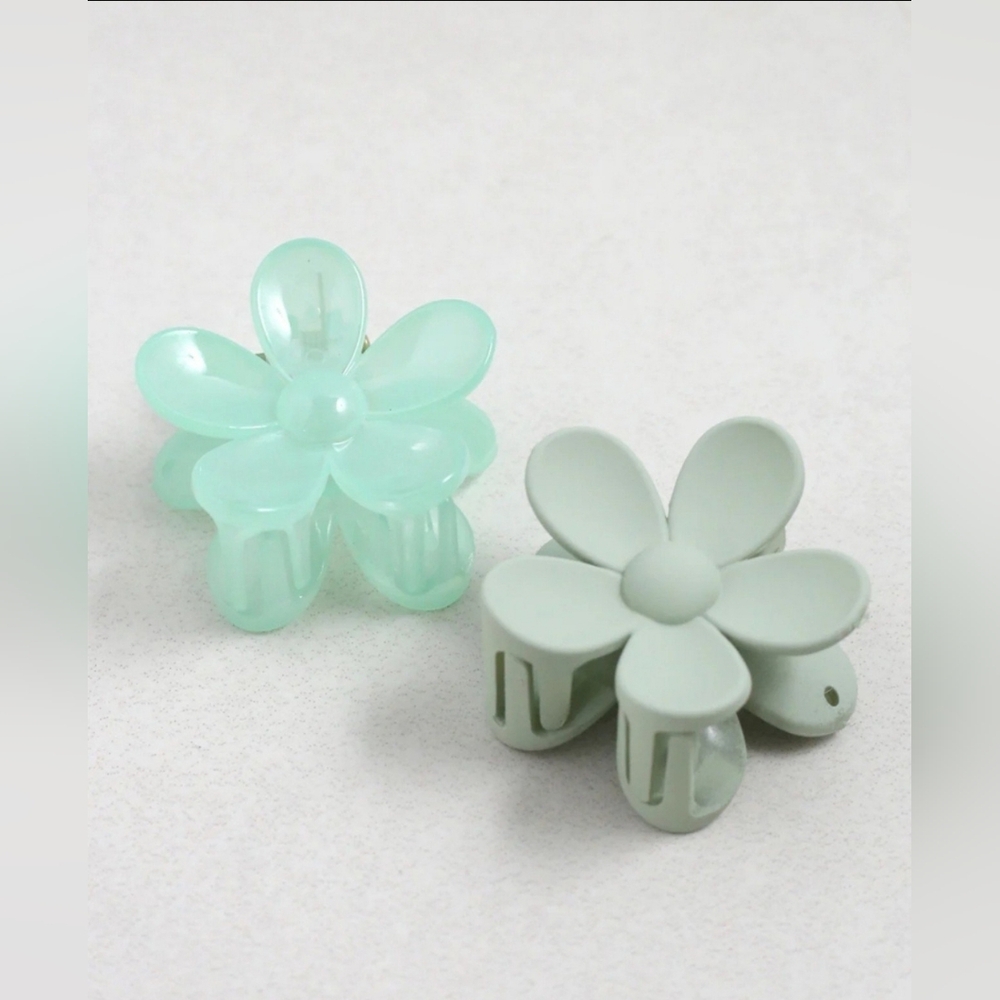 2pcs Mint Flower Hair Clips BNIB